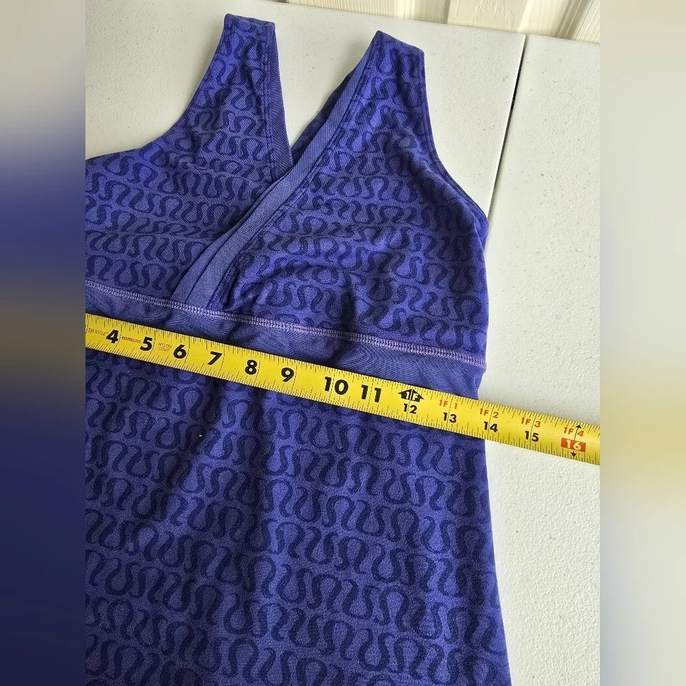 Lululemon Blue Patterned V-Neck Top Size 8 r